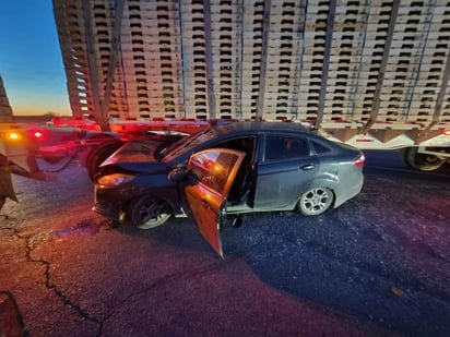 Aparatoso accidente carretero deja daños materiales en la 57