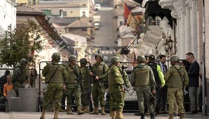 Ecuador inicia el jueves con alerta de bomba en la capital; incendio en discoteca deja 2 muertos