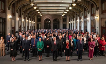 AMLO pide a embajadores y cónsules destacar logros del país, tras reunión en Palacio Nacional