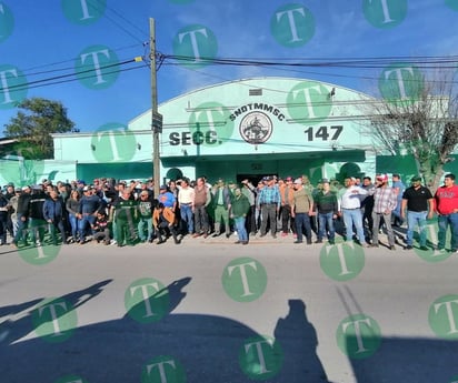 Extrabajadores reciben pensión del IMSS; obreros nada