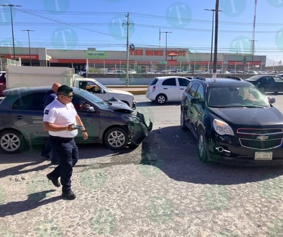 Apresurado conductor provoca fuerte choque en el bulevar Pape