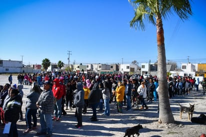 'Abrigando Corazones' entrega cobertores y vales de gas