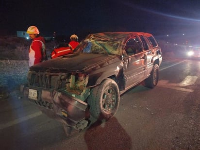 Conductor vuelca en el boulevard República