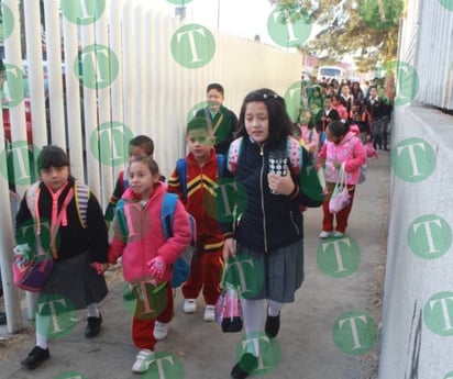 Alumnos regresan a las aulas luego de onda gélida