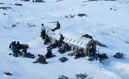 En 'La Sociedad de la nieve' había un hotel a pocos kilómetros, ¡pero nadie se dio cuenta!: La historia sobre los jóvenes uruguayos que lograron sobrevivir a un accidente aéreo hace 50 años sigue impactando al mundo.