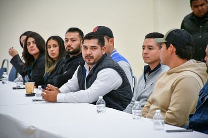 Presentan resultados en materia económica a jóvenes emprendedores