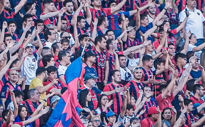 Pelea entre barras de Olimpia y Cerro Porteño arroja un muerto y 36 detenidos