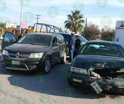 Violación de señal de alto provoca fuerte choque en el Fraccionamiento Carranza de Monclova