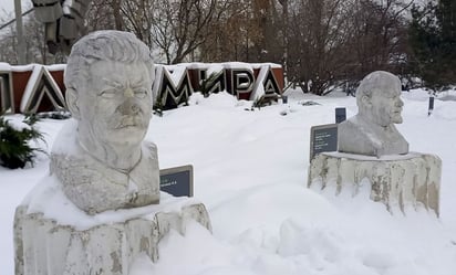 Rusia rehabilita busto de Stalin en el centenario de Lenin