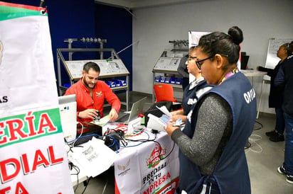 Trabajadores de EKM reciben la brigada 'Salud en tu Empresa' 