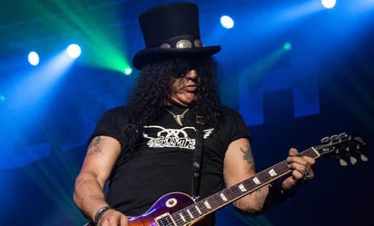 Slash agresivo y despreocupado, electriza al público de la capital