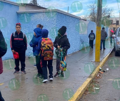 Alumnos regresan a escuelas que habían sido cerradas por falta de servicios