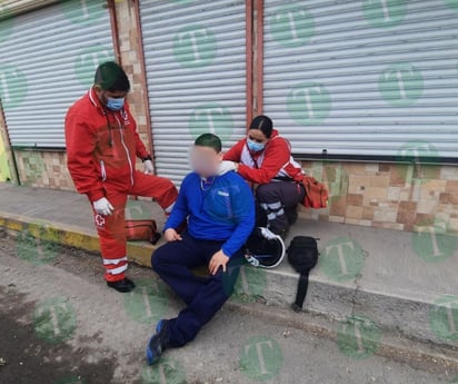 Joven promotor cae de su motocicleta en la colonia Guadalupe 