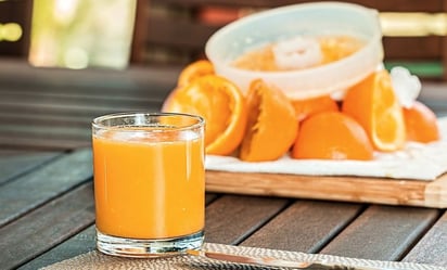 ¿Por qué no es recomendable tomar jugo de naranja todos los días?