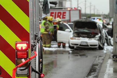 ¿Qué pasa si tengo un accidente en un coche eléctrico? Los bomberos están siendo capacitados