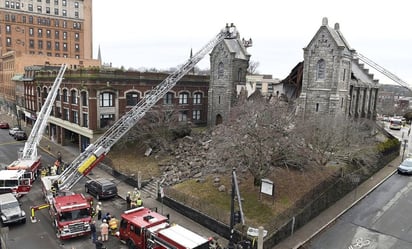 VIDEO: Se derrumba campanario de iglesia histórica en Connecticut