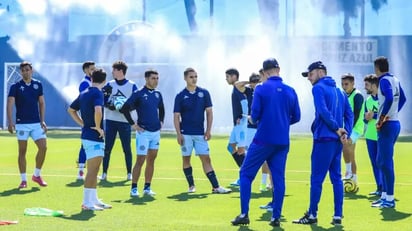 ¿Con Carlos Salcedo? Así sería la alineación de Cruz Azul contra Mazatlán en la Jornada 3