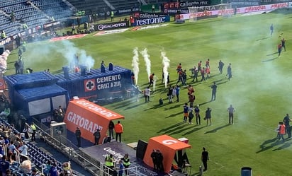 Cruz Azul protege a sus jugadores con gusano en forma de tren