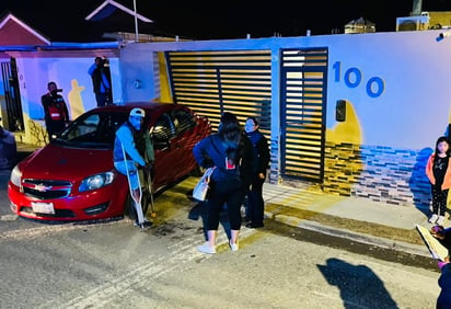 Hombre sin una extremidad se impacta contra un domicilio