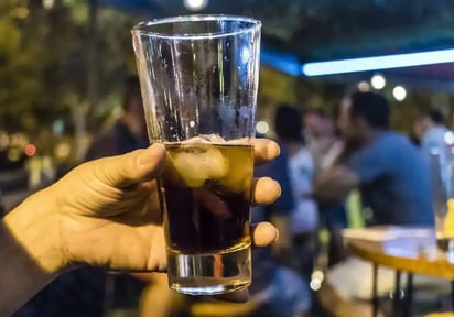 Un estudio revela que el alcohol puede ayudar a eliminar el arsénico del cuerpo