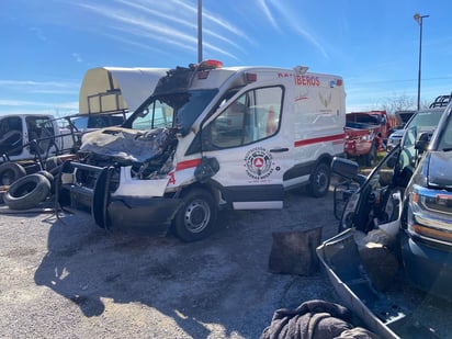 Ambulancia de Bomberos choca y es pérdida total