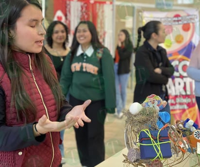 Alumnos de psicología inauguraron exposición de psico-arte