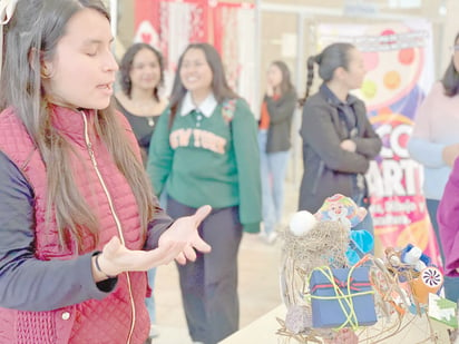 Alumnos de psicología inauguraron exposición de psico-arte 