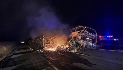 Suman 22 fallecidos tras choque en la autopista Mazatlán-Culiacán