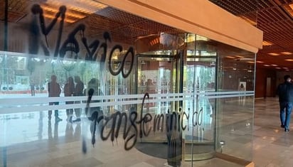 Personas trans bloquean accesos al pleno de Diputados