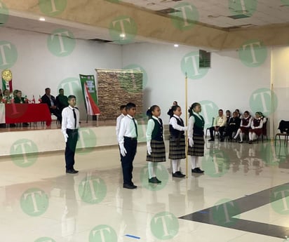 Alumnos se van a Saltillo en concurso de escoltas