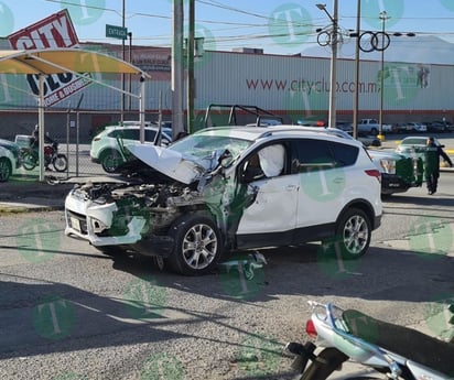 Fuerte choque deja dos personas lesionadas en la Guadalupe de Monclova