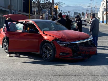 Accidente en la colonia Nueva Rosita deja a mujer con lesiones leves