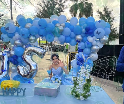 Marely la quinceañera viral, llega a la plaza principal de Monclova 