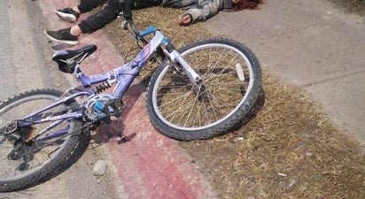 Ciclista se estrella contra un automóvil