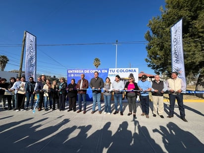 Ayuntamiento pavimenta calles de la Elsa Hernández