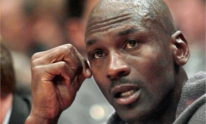 Subastan en 8 millones de dólares zapatos usados por Michael Jordan