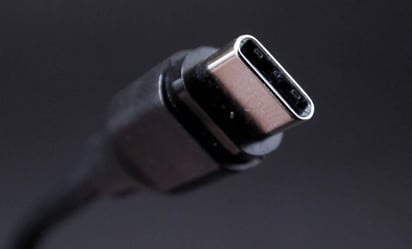 Por qué no debes cargar tu celular por USB