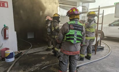 Fuertes vientos dejan 23 incendios y una persona fallecida en Nuevo León