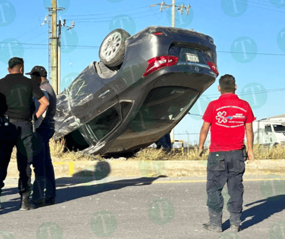 Madre hija resultan heridas en una volcadura