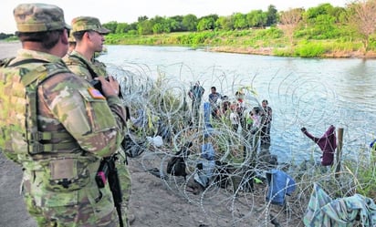 Acuerdo en el Senado de EU prevé cierre de frontera con México si está 'colapsada'