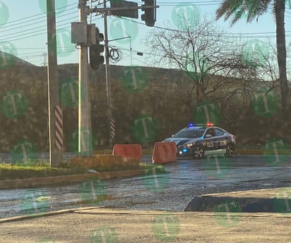 Avenida puerta 4 cerrada por gran fuga de agua