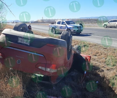 Conductor dormita al volante y vuelca en la Carretera Federal 57