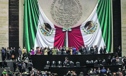 Va AMLO por 16 reformas sin mayoría en el Congreso