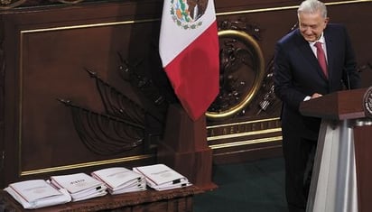 AMLO busca acabar con Constitución 'neoliberal'