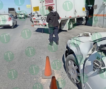 Chofer de camión provoca choque en la Zona Centro de Monclova