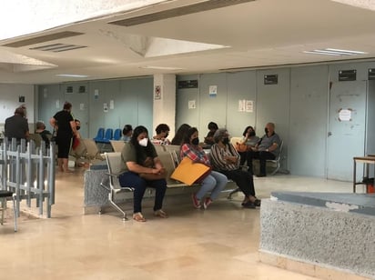 En ISSSTE reparan consultorios y personal se queja por fétido olor de tuberías obsoletas