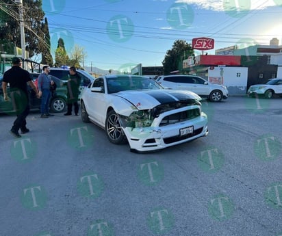 Conductor de auto deportivo causa fuerte choque en la Chamizal 