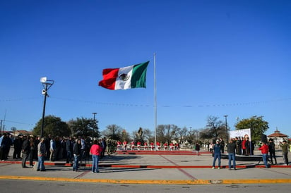 Conmemoran el 107 aniversario de la constitución 