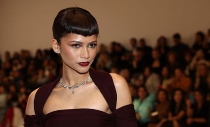 Zendaya luce sorprendente look con escote underboob en CDMX