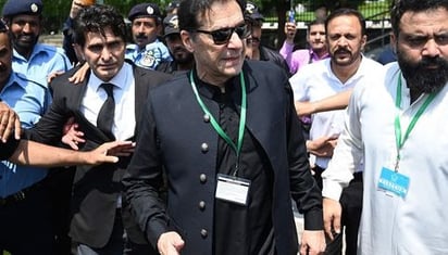 Aliados de Imran Khan ganan elecciones en Pakistán, pero no logran mayoría